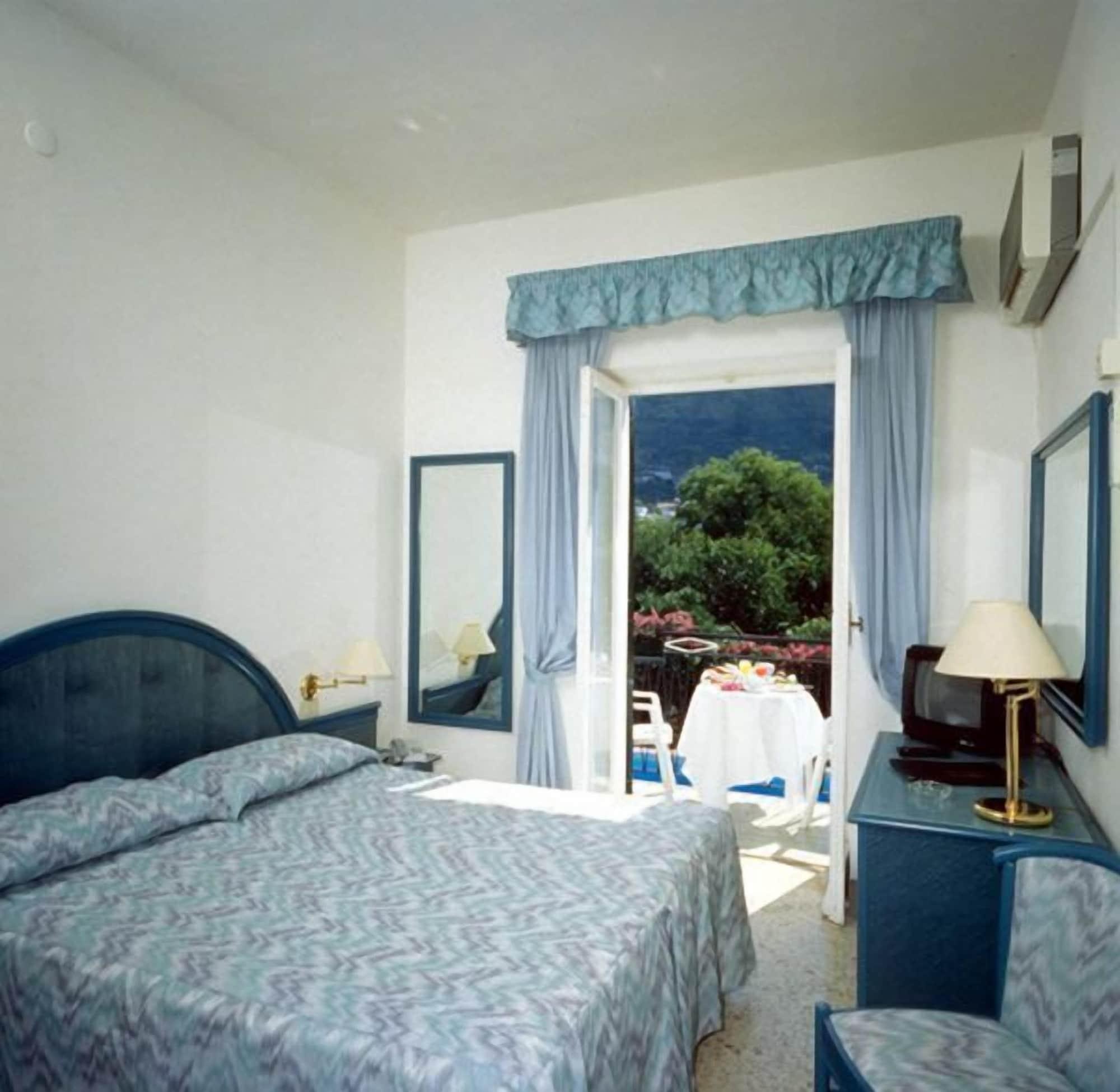 ホテル ロード バイロン Forio di Ischia エクステリア 写真